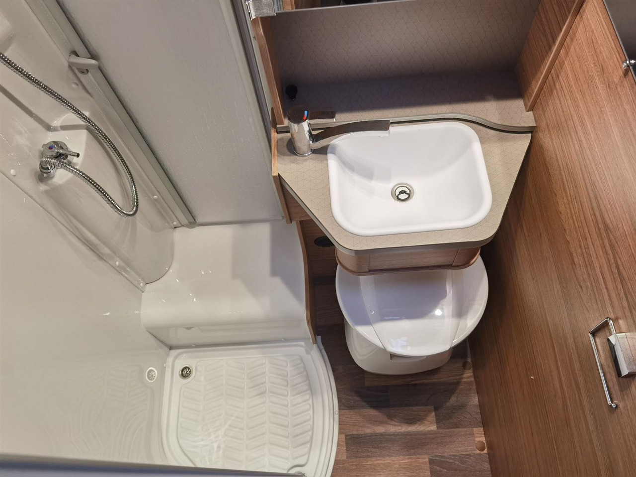 Arrendamiento de  Weinsberg CARACOMPACT 600 MEG EDITION PEPPER / MODELL 2025 Weinsberg CARACOMPACT 600 MEG EDITION PEPPER / MODELL 2025: foto 20