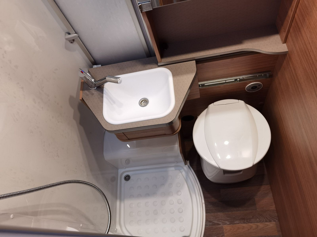 Autocaravana capuchina Weinsberg CARAHOME 550 MG /- 2025 - / 140 PS / NUR 5.97M: foto 22 Autocaravana capuchina Weinsberg CARAHOME 550 MG /- 2025 - / 140 PS / NUR 5.97M: foto 22