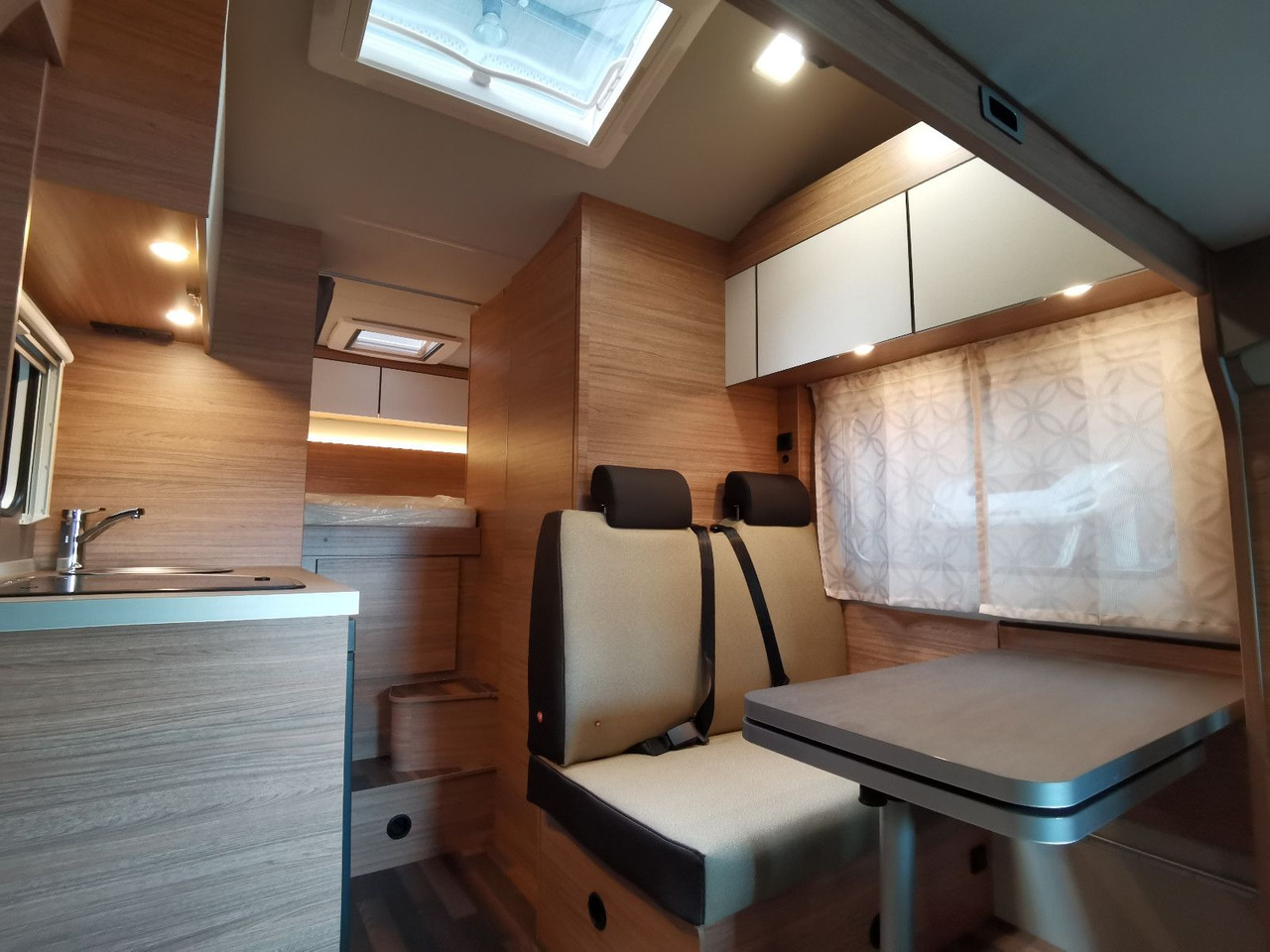Autocaravana capuchina Weinsberg CARAHOME 550 MG /- 2025 - / 140 PS / NUR 5.97M: foto 13