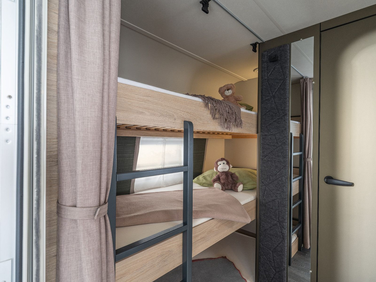 Weinsberg CARAONE 480 QDK / MODELL 2026 / ETAGENBETTEN - Caravana: foto 5 Weinsberg CARAONE 480 QDK / MODELL 2026 / ETAGENBETTEN - Caravana: foto 5