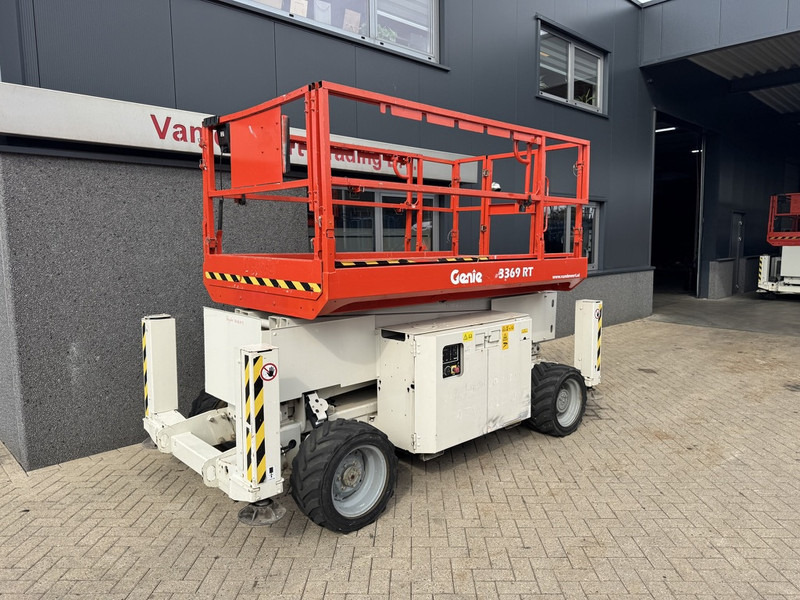 Genie GS 3369 RT Hoogwerker / Arbeitsbuhne 12mtr werkhoogte 4x4 Kubota DIESEL 2013 - Plataforma de tijeras: foto 2 Genie GS 3369 RT Hoogwerker / Arbeitsbuhne 12mtr werkhoogte 4x4 Kubota DIESEL 2013 - Plataforma de tijeras: foto 2