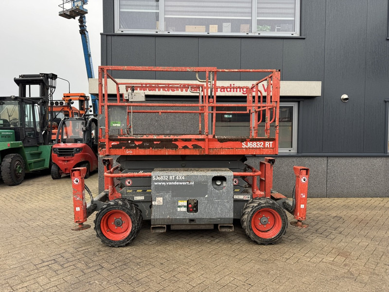 Skyjack SJ 6832RT Schaarhoogwerker SCISSOR 2014 4X4 Kubota Diesel 12M Werkhoogte - Plataforma de tijeras: foto 1 Skyjack SJ 6832RT Schaarhoogwerker SCISSOR 2014 4X4 Kubota Diesel 12M Werkhoogte - Plataforma de tijeras: foto 1