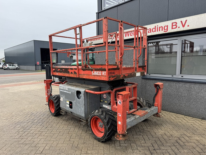 Skyjack SJ 6832RT Schaarhoogwerker SCISSOR 2014 4X4 Kubota Diesel 12M Werkhoogte - Plataforma de tijeras: foto 4 Skyjack SJ 6832RT Schaarhoogwerker SCISSOR 2014 4X4 Kubota Diesel 12M Werkhoogte - Plataforma de tijeras: foto 4