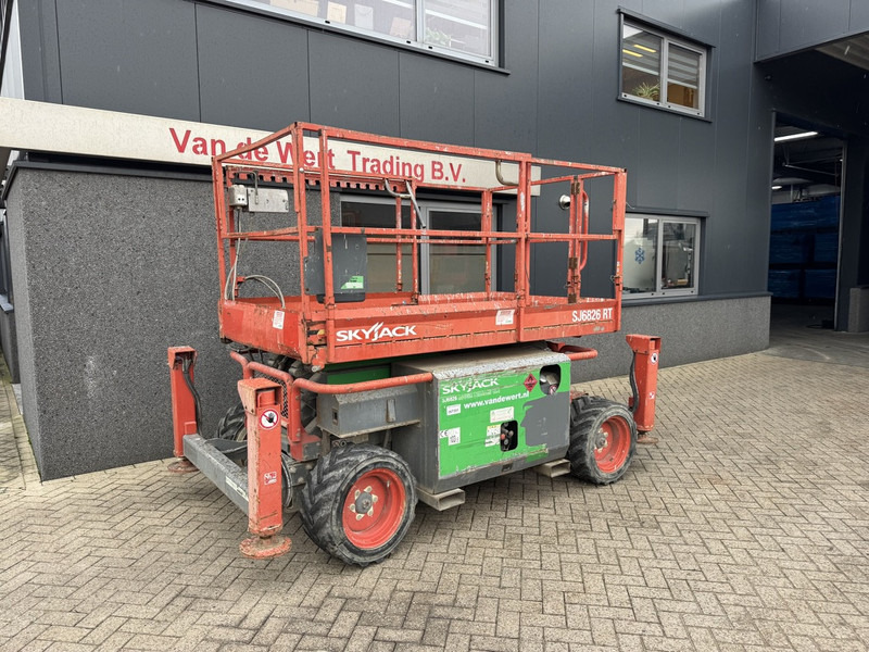 Skyjack SJ6826RT Schaarhoogwerker SCISSOR 2014 4X4 Kubota 10mtr Werkhoogte - Plataforma de tijeras: foto 2 Skyjack SJ6826RT Schaarhoogwerker SCISSOR 2014 4X4 Kubota 10mtr Werkhoogte - Plataforma de tijeras: foto 2