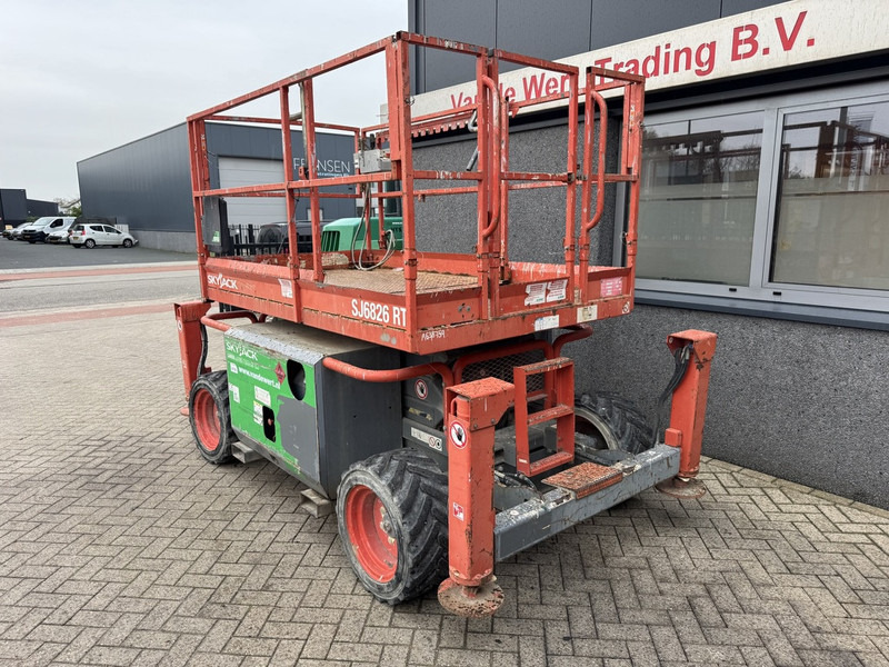 Skyjack SJ6826RT Schaarhoogwerker SCISSOR 2014 4X4 Kubota 10mtr Werkhoogte - Plataforma de tijeras: foto 4 Skyjack SJ6826RT Schaarhoogwerker SCISSOR 2014 4X4 Kubota 10mtr Werkhoogte - Plataforma de tijeras: foto 4