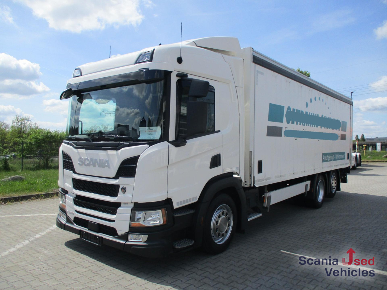 SCANIA P 320 B6x2*4LB / LBW / Lift-Lenkachse / 18 Pal. / - Camión transporte de bebidas: foto 1 SCANIA P 320 B6x2*4LB / LBW / Lift-Lenkachse / 18 Pal. / - Camión transporte de bebidas: foto 1