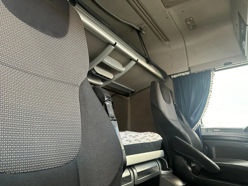 Cabeza tractora DAF XF 106.460 SPACECAB: foto 9