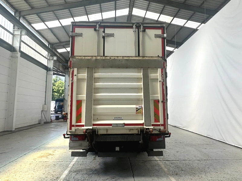 MAN TGX 26.360 steerable lift axles / hefbare stuurasen / essieux relevables directionnels - Camión frigorífico: foto 4 MAN TGX 26.360 steerable lift axles / hefbare stuurasen / essieux relevables directionnels - Camión frigorífico: foto 4
