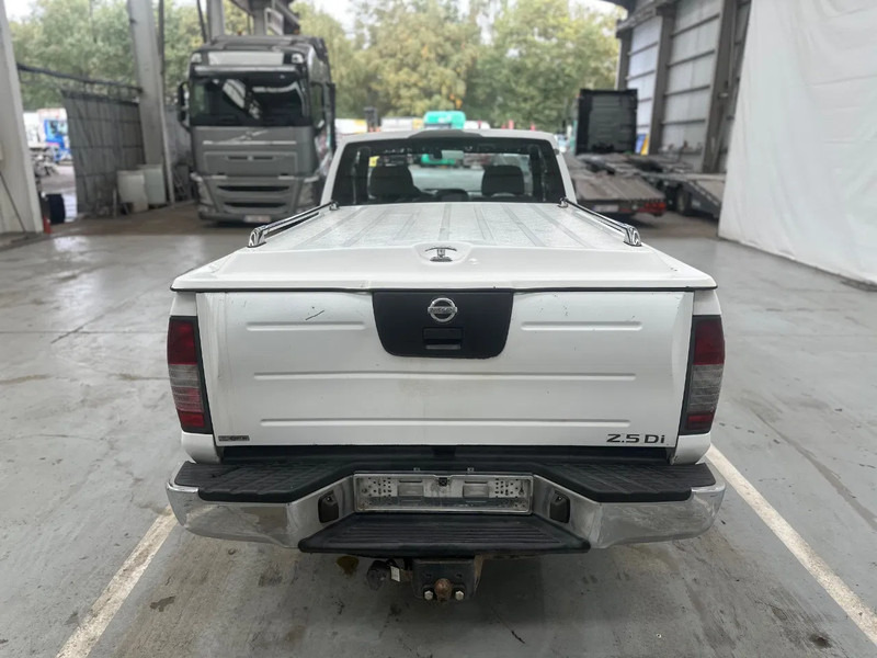Nissan Navara 2.5 Di / EURO 3 - Coche: foto 4 Nissan Navara 2.5 Di / EURO 3 - Coche: foto 4