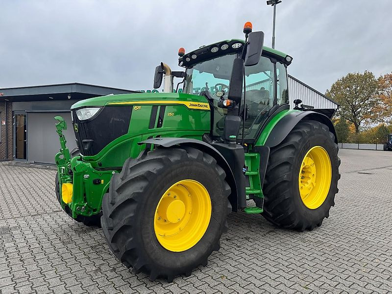 John Deere 6R250 AP 50KM COMMAN-PRO FH+FA G5-PLUS 2024 765 UUR!!! - Tractor: foto 1 John Deere 6R250 AP 50KM COMMAN-PRO FH+FA G5-PLUS 2024 765 UUR!!! - Tractor: foto 1