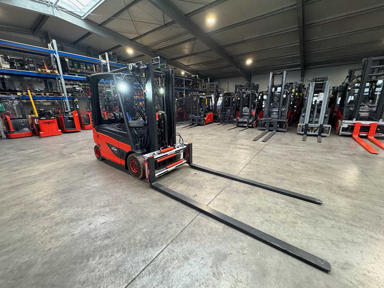 03/2019 SERVICE+UVV 11/2026 LINDE E25 2,500KG DUPLEX FREE LIFT 3RD + 4TH VALVE FORK ADJUSTER ELECTRIC FORKLIFT 7,041 HOURS - Carretilla elevadora: foto 4 03/2019 SERVICE+UVV 11/2026 LINDE E25 2,500KG DUPLEX FREE LIFT 3RD + 4TH VALVE FORK ADJUSTER ELECTRIC FORKLIFT 7,041 HOURS - Carretilla elevadora: foto 4