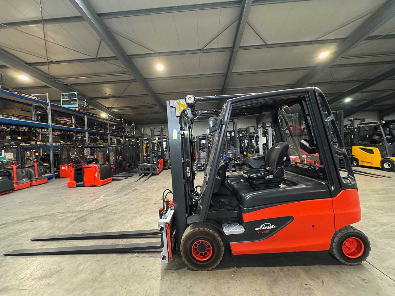 03/2019 SERVICE+UVV 11/2026 LINDE E25 2,500KG DUPLEX FREE LIFT 3RD + 4TH VALVE FORK ADJUSTER ELECTRIC FORKLIFT 7,041 HOURS - Carretilla elevadora: foto 2 03/2019 SERVICE+UVV 11/2026 LINDE E25 2,500KG DUPLEX FREE LIFT 3RD + 4TH VALVE FORK ADJUSTER ELECTRIC FORKLIFT 7,041 HOURS - Carretilla elevadora: foto 2