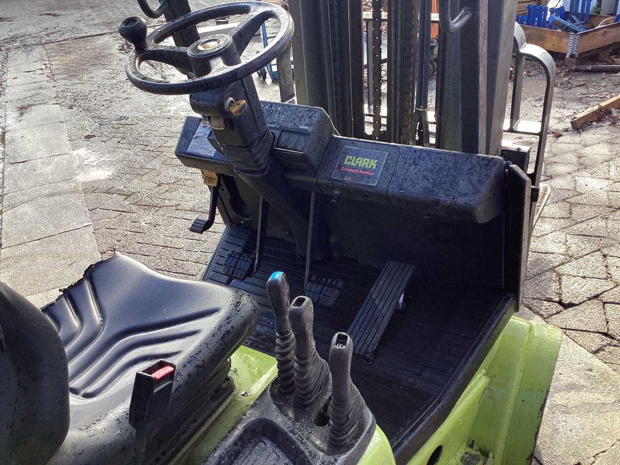 Carretilla elevadora 1999 CLARK CGC30 FORKLIFT 7300 MM: foto 12 Carretilla elevadora 1999 CLARK CGC30 FORKLIFT 7300 MM: foto 12
