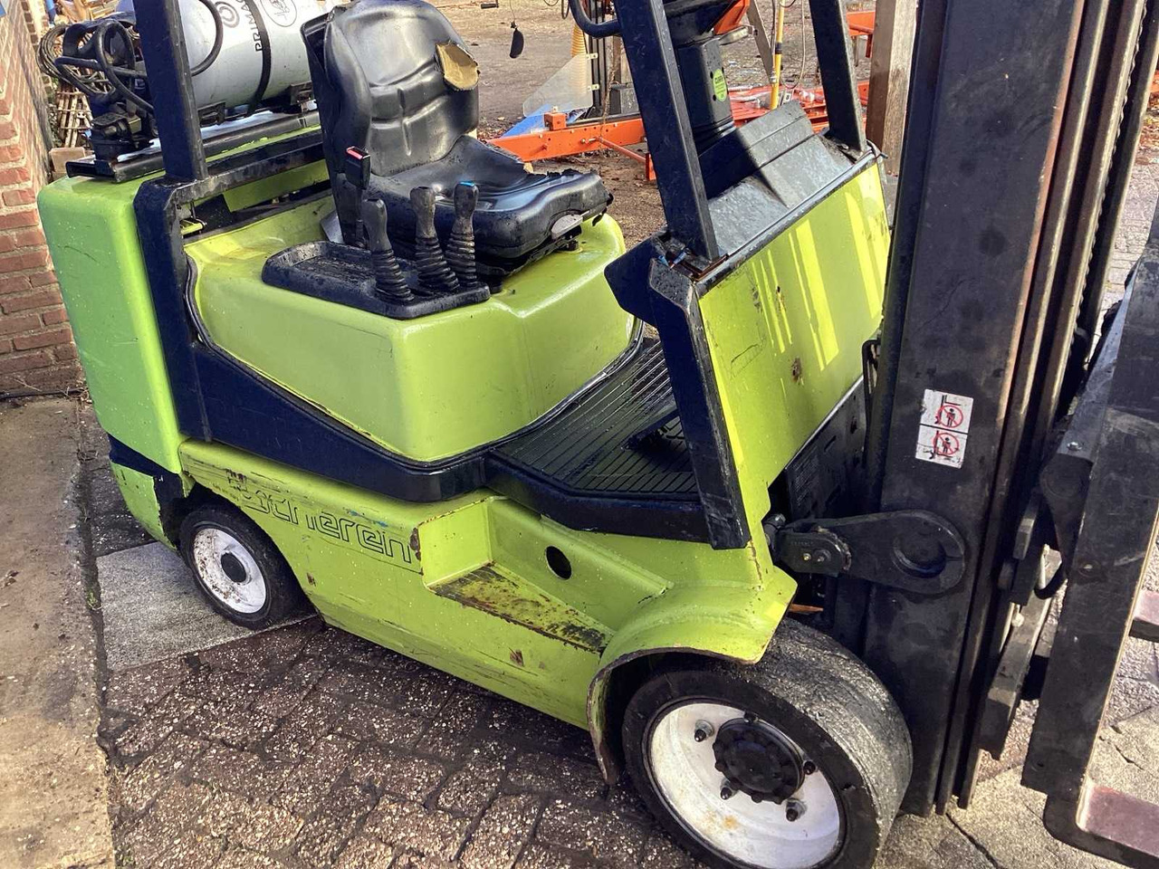 Carretilla elevadora 1999 CLARK CGC30 FORKLIFT 7300 MM: foto 11 Carretilla elevadora 1999 CLARK CGC30 FORKLIFT 7300 MM: foto 11