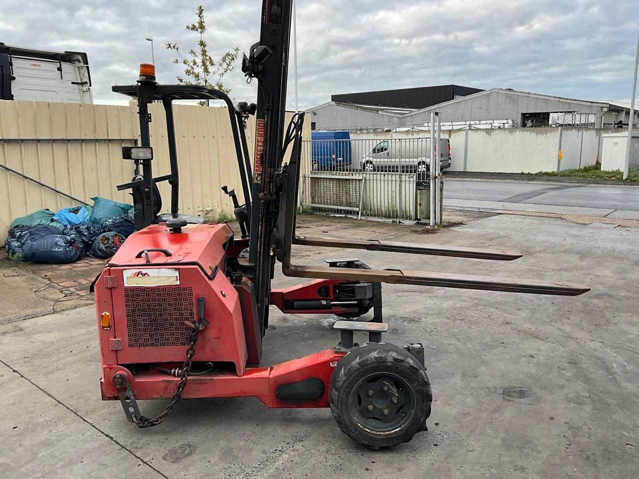 2005 MOFFET CAGE M3-20.4 TAKEAWAY FORKLIFT - Carretilla elevadora: foto 5 2005 MOFFET CAGE M3-20.4 TAKEAWAY FORKLIFT - Carretilla elevadora: foto 5
