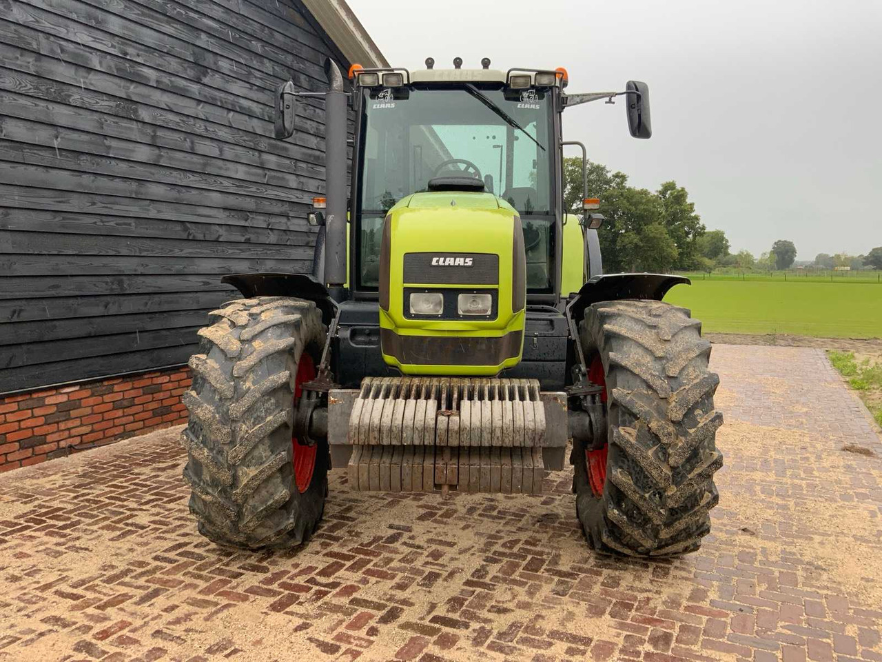 2006 CLAAS ARES 826 RZ ALL-WHEEL DRIVE FARM TRACTOR - Tractor: foto 2 2006 CLAAS ARES 826 RZ ALL-WHEEL DRIVE FARM TRACTOR - Tractor: foto 2