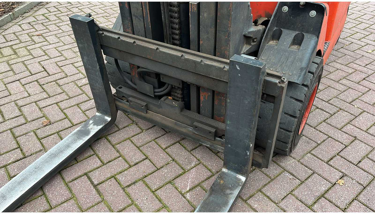 2006 LINDE E30-03 FORKLIFT - Carretilla elevadora: foto 4 2006 LINDE E30-03 FORKLIFT - Carretilla elevadora: foto 4