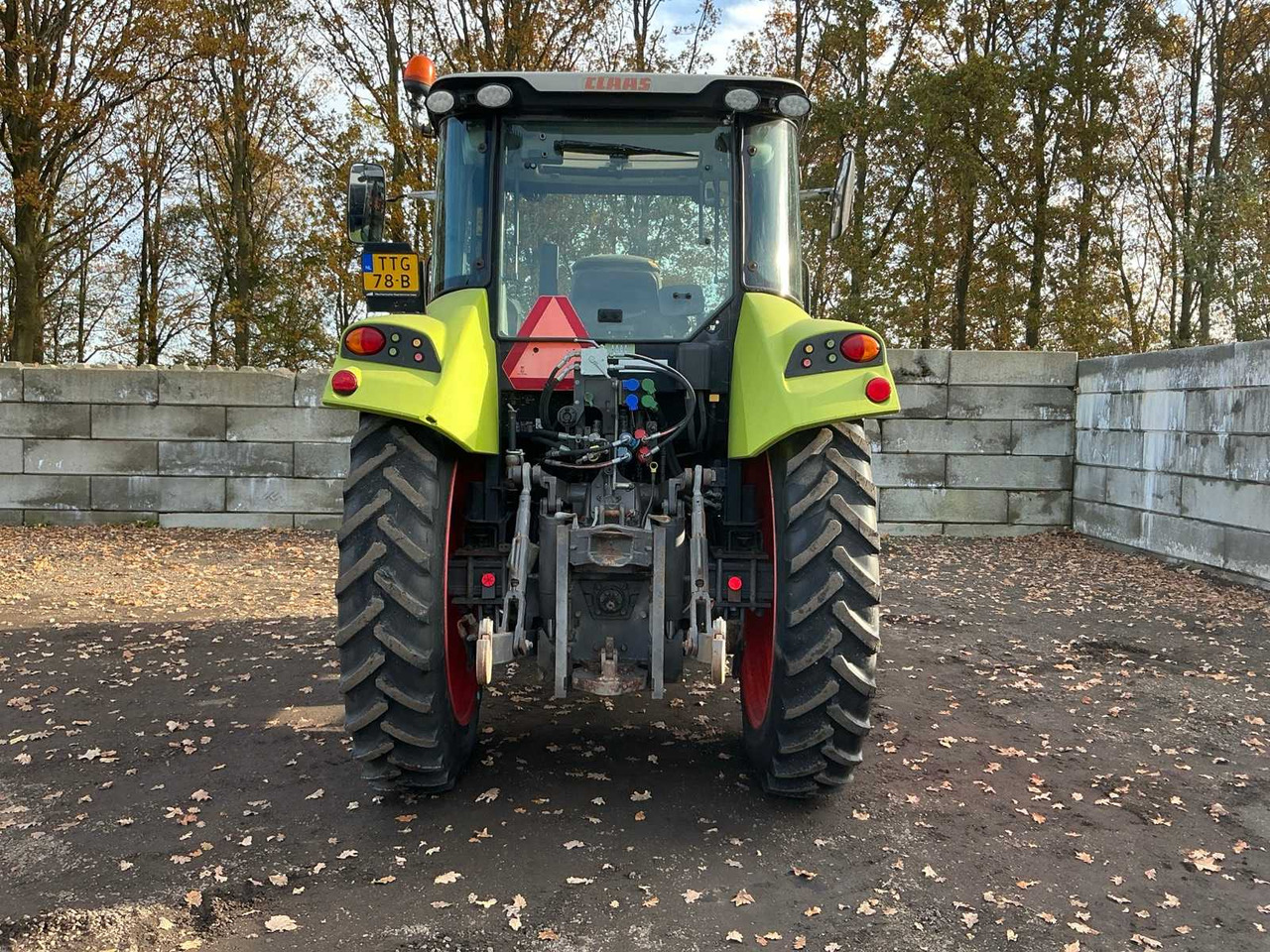2012 CLAAS 410 ARION FOUR-WHEEL DRIVE FARM TRACTOR - Tractor: foto 4 2012 CLAAS 410 ARION FOUR-WHEEL DRIVE FARM TRACTOR - Tractor: foto 4