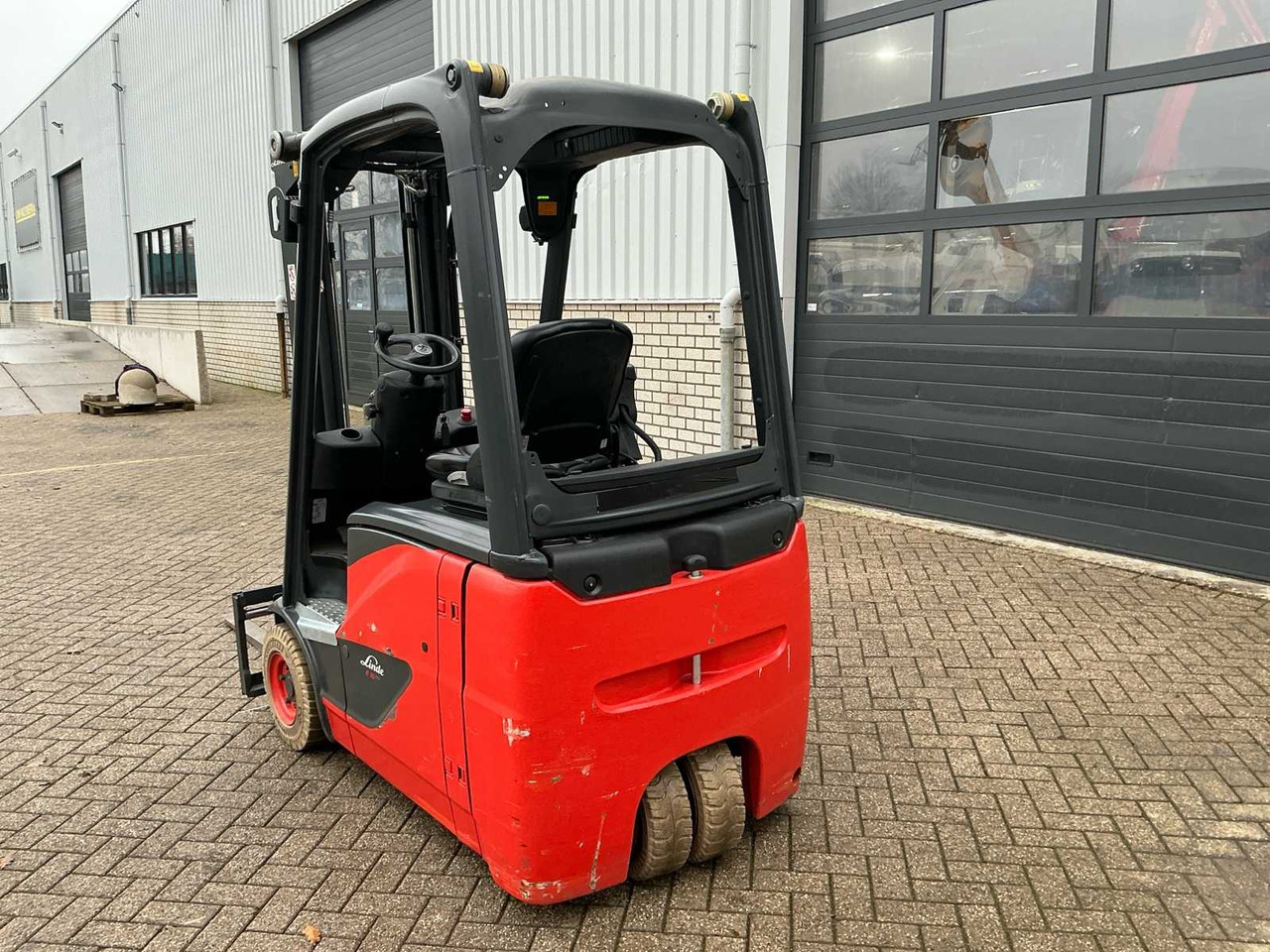 2015 LINDE E16H-02 EVO FORKLIFT - Carretilla elevadora: foto 5 2015 LINDE E16H-02 EVO FORKLIFT - Carretilla elevadora: foto 5