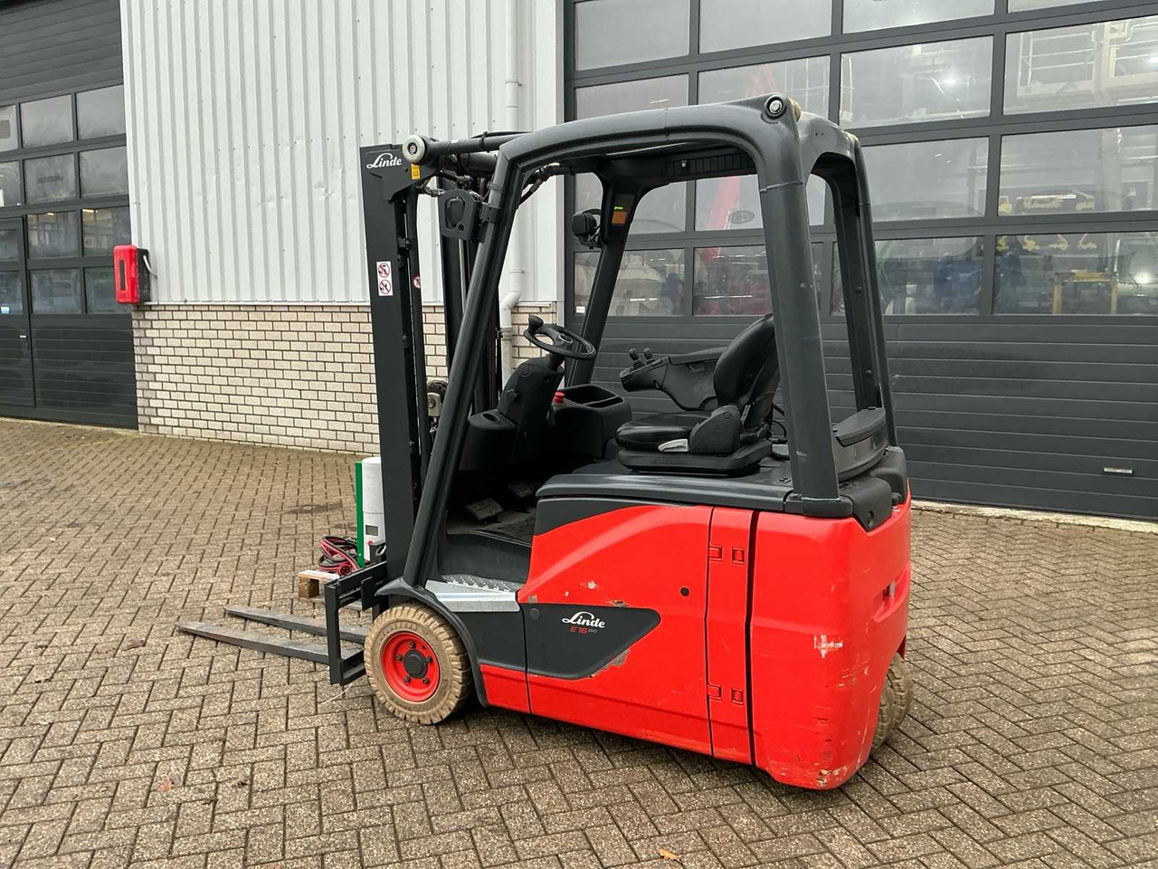 2015 LINDE E16H-02 EVO FORKLIFT - Carretilla elevadora: foto 4 2015 LINDE E16H-02 EVO FORKLIFT - Carretilla elevadora: foto 4