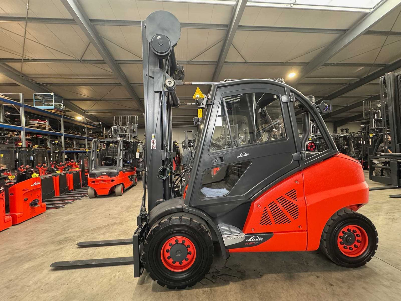 2015 SERVICE + UVV 10/2026 LINDE H50D TRIPLEX 666CM 3RD+4TH+5TH VALVE CAB DIESEL FORKLIFT - Carretilla elevadora: foto 2 2015 SERVICE + UVV 10/2026 LINDE H50D TRIPLEX 666CM 3RD+4TH+5TH VALVE CAB DIESEL FORKLIFT - Carretilla elevadora: foto 2