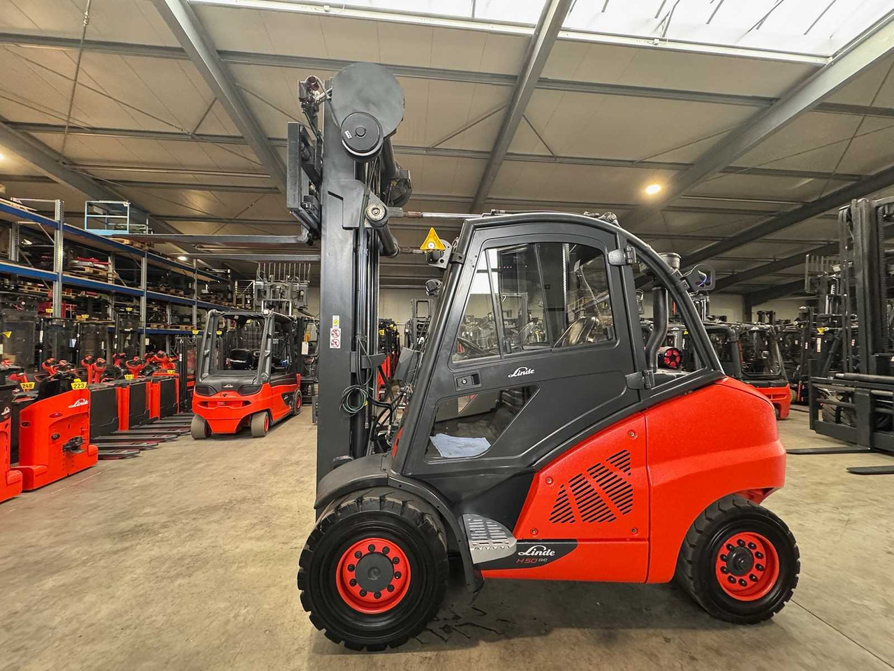 2015 SERVICE + UVV 10/2026 LINDE H50D TRIPLEX 666CM 3RD+4TH+5TH VALVE CAB DIESEL FORKLIFT - Carretilla elevadora: foto 1 2015 SERVICE + UVV 10/2026 LINDE H50D TRIPLEX 666CM 3RD+4TH+5TH VALVE CAB DIESEL FORKLIFT - Carretilla elevadora: foto 1