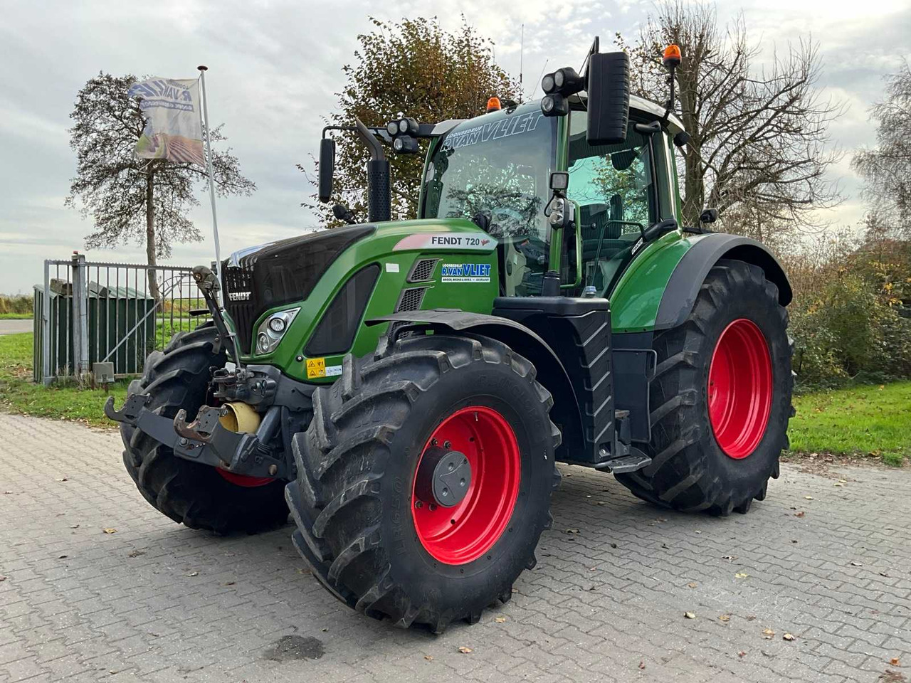 2017 FENDT 720 VARIO ALL-WHEEL DRIVE AGRICULTURAL TRACTOR - Tractor: foto 1 2017 FENDT 720 VARIO ALL-WHEEL DRIVE AGRICULTURAL TRACTOR - Tractor: foto 1