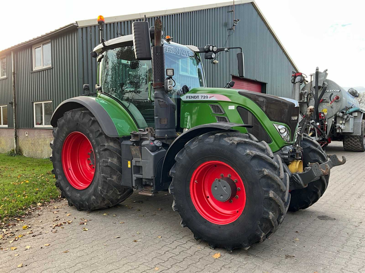 2017 FENDT 720 VARIO ALL-WHEEL DRIVE AGRICULTURAL TRACTOR - Tractor: foto 2 2017 FENDT 720 VARIO ALL-WHEEL DRIVE AGRICULTURAL TRACTOR - Tractor: foto 2