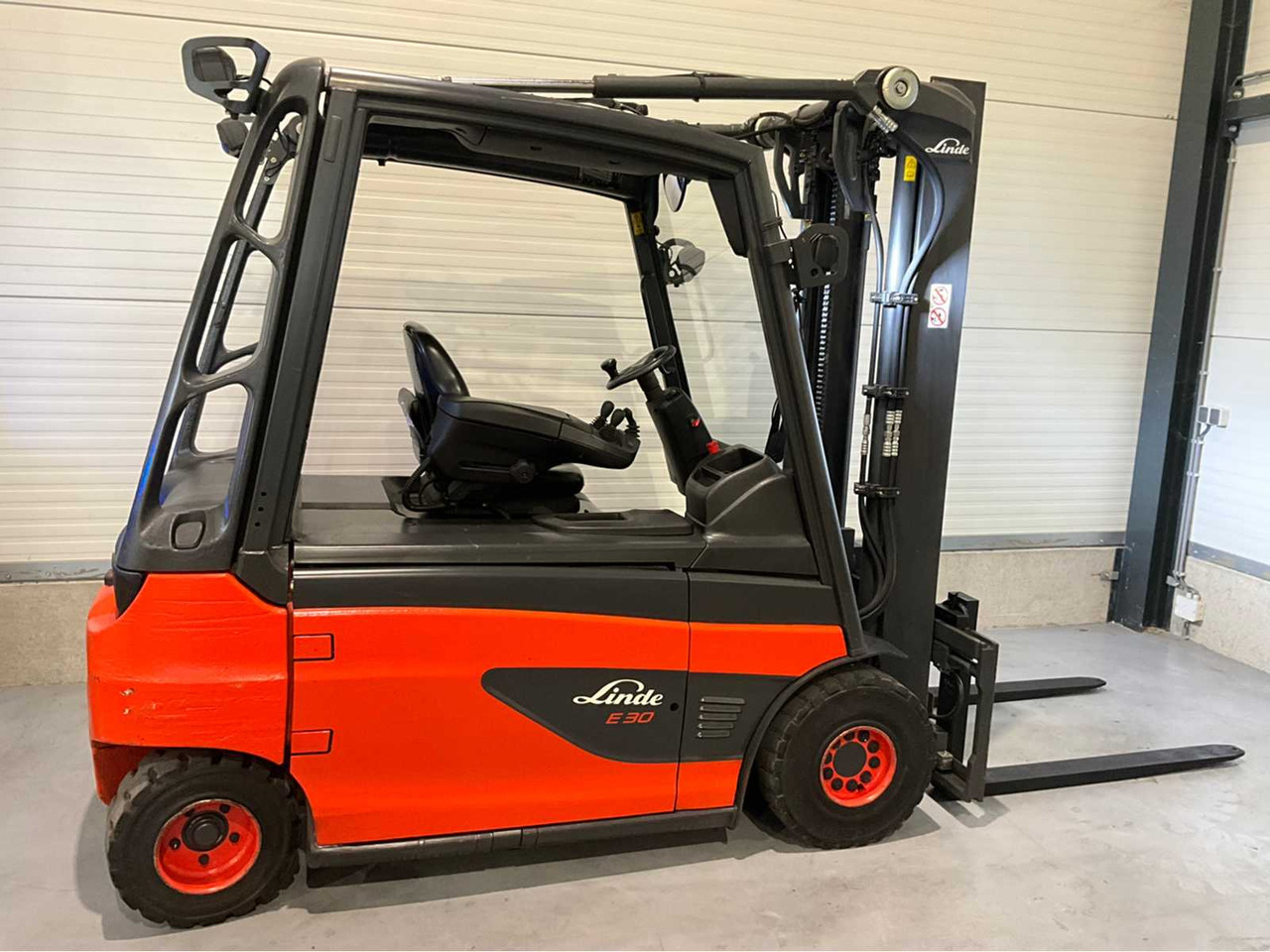 2017 LINDE E30L-01 3000KG FORKLIFT - Carretilla elevadora: foto 5 2017 LINDE E30L-01 3000KG FORKLIFT - Carretilla elevadora: foto 5