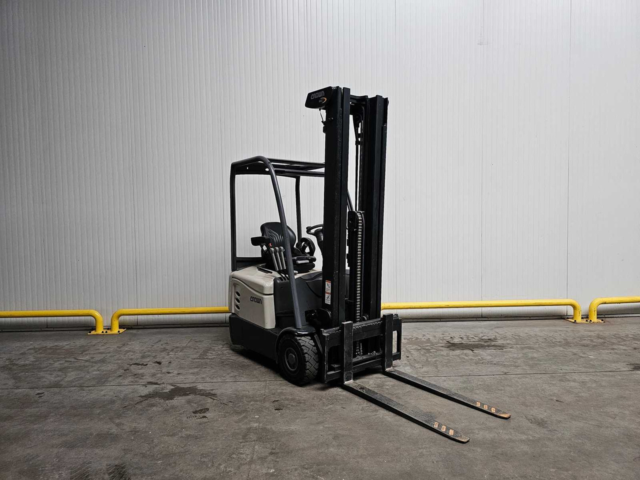 2018 CROWN SCT6010-1.3 FORKLIFT - Carretilla elevadora: foto 2 2018 CROWN SCT6010-1.3 FORKLIFT - Carretilla elevadora: foto 2