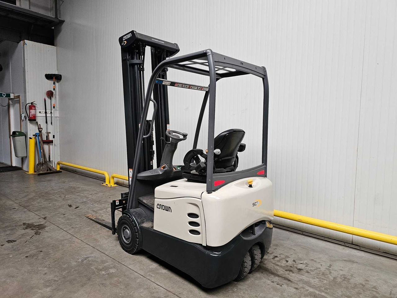 2018 CROWN SCT6010-1.3 FORKLIFT - Carretilla elevadora: foto 4 2018 CROWN SCT6010-1.3 FORKLIFT - Carretilla elevadora: foto 4