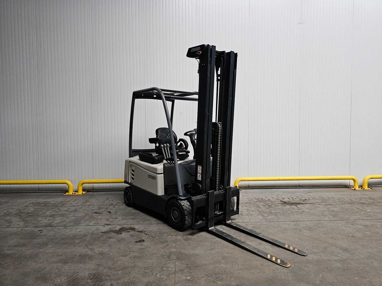 2018 CROWN SCT6040-1.6 FORKLIFT - Carretilla elevadora: foto 2 2018 CROWN SCT6040-1.6 FORKLIFT - Carretilla elevadora: foto 2