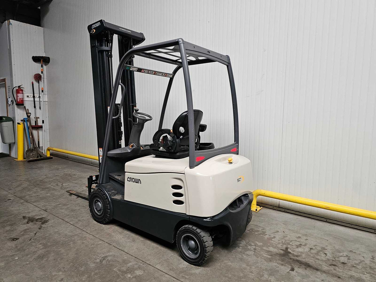 2018 CROWN SCT6040-1.6 FORKLIFT - Carretilla elevadora: foto 4 2018 CROWN SCT6040-1.6 FORKLIFT - Carretilla elevadora: foto 4