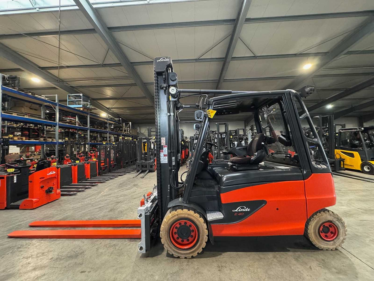 2018 LINDE E40 4.000KG 3.+4. VALVE FORK ADJUSTER ELECTRIC FORKLIFT BATTERY 51/2019 - Carretilla elevadora: foto 1 2018 LINDE E40 4.000KG 3.+4. VALVE FORK ADJUSTER ELECTRIC FORKLIFT BATTERY 51/2019 - Carretilla elevadora: foto 1