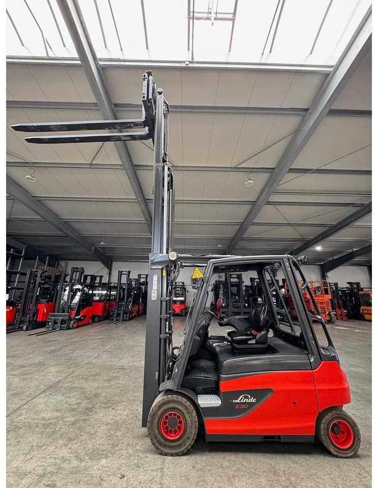 2018 SERVICE + UVV 07/2026 LINDE E30L TRIPLEX 3.+4. - Carretilla elevadora: foto 4 2018 SERVICE + UVV 07/2026 LINDE E30L TRIPLEX 3.+4. - Carretilla elevadora: foto 4