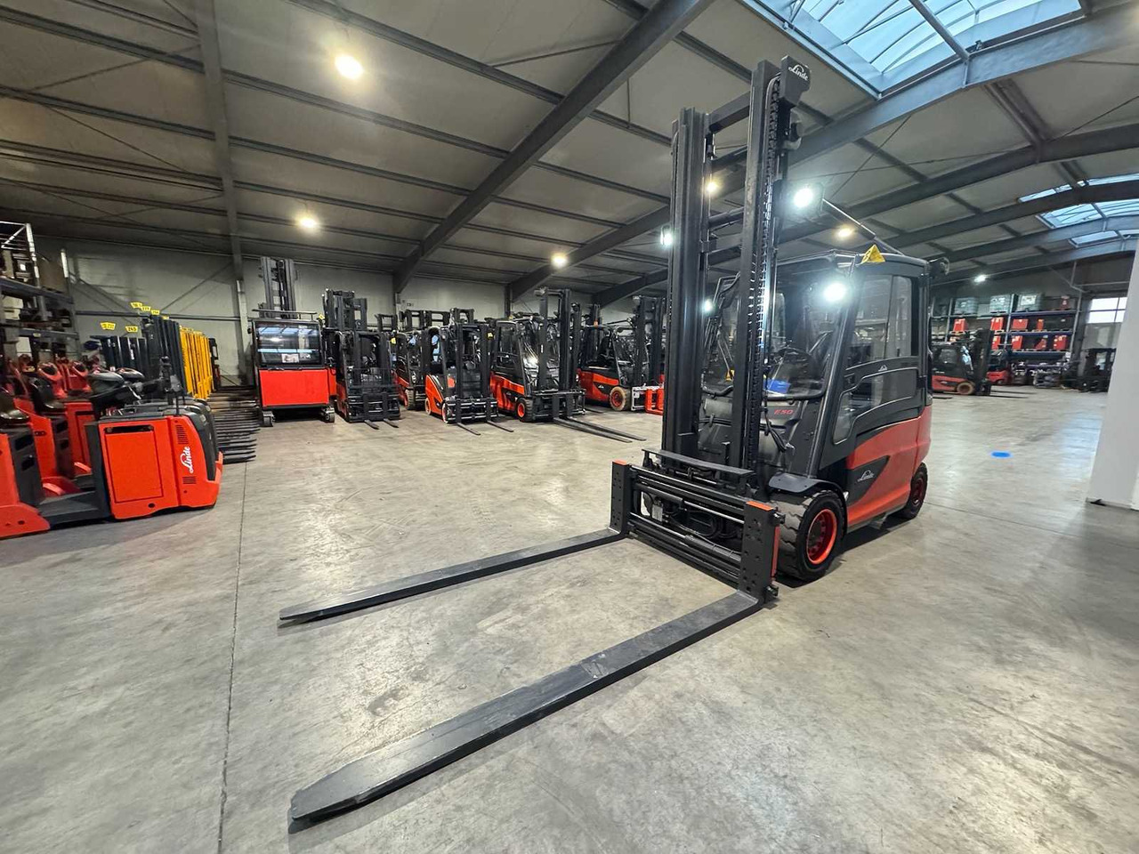 2018 SERVICE+UVV 11/2026 LINDE E50HL 5.000KG 3.+4. - Carretilla elevadora: foto 2 2018 SERVICE+UVV 11/2026 LINDE E50HL 5.000KG 3.+4. - Carretilla elevadora: foto 2