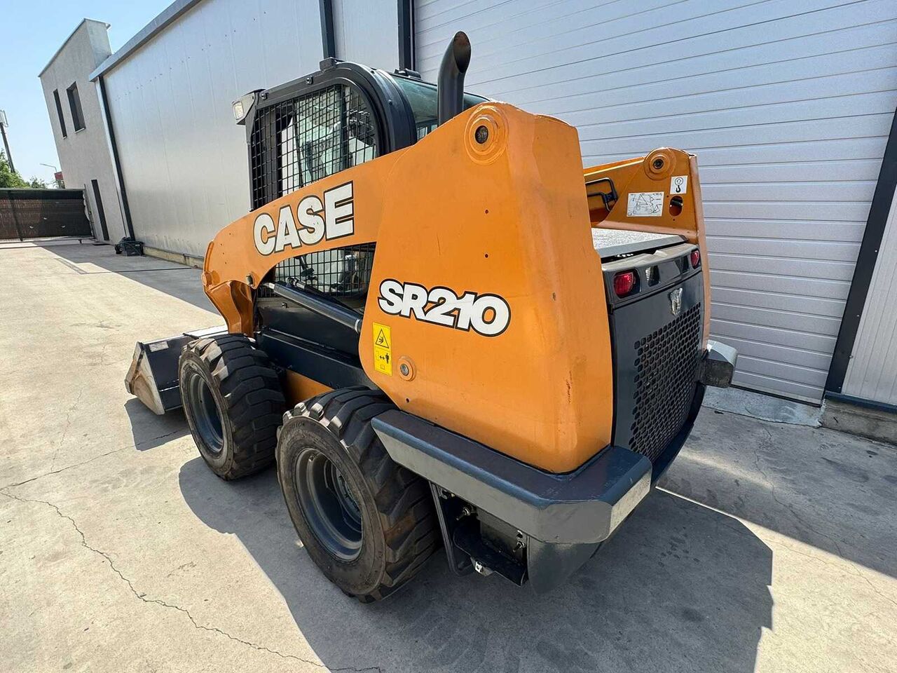 CASE SR210 COMPACT LOADER WITH RADIAL LIFT GEOMETRY - Minicargadora de cadenas: foto 5 CASE SR210 COMPACT LOADER WITH RADIAL LIFT GEOMETRY - Minicargadora de cadenas: foto 5
