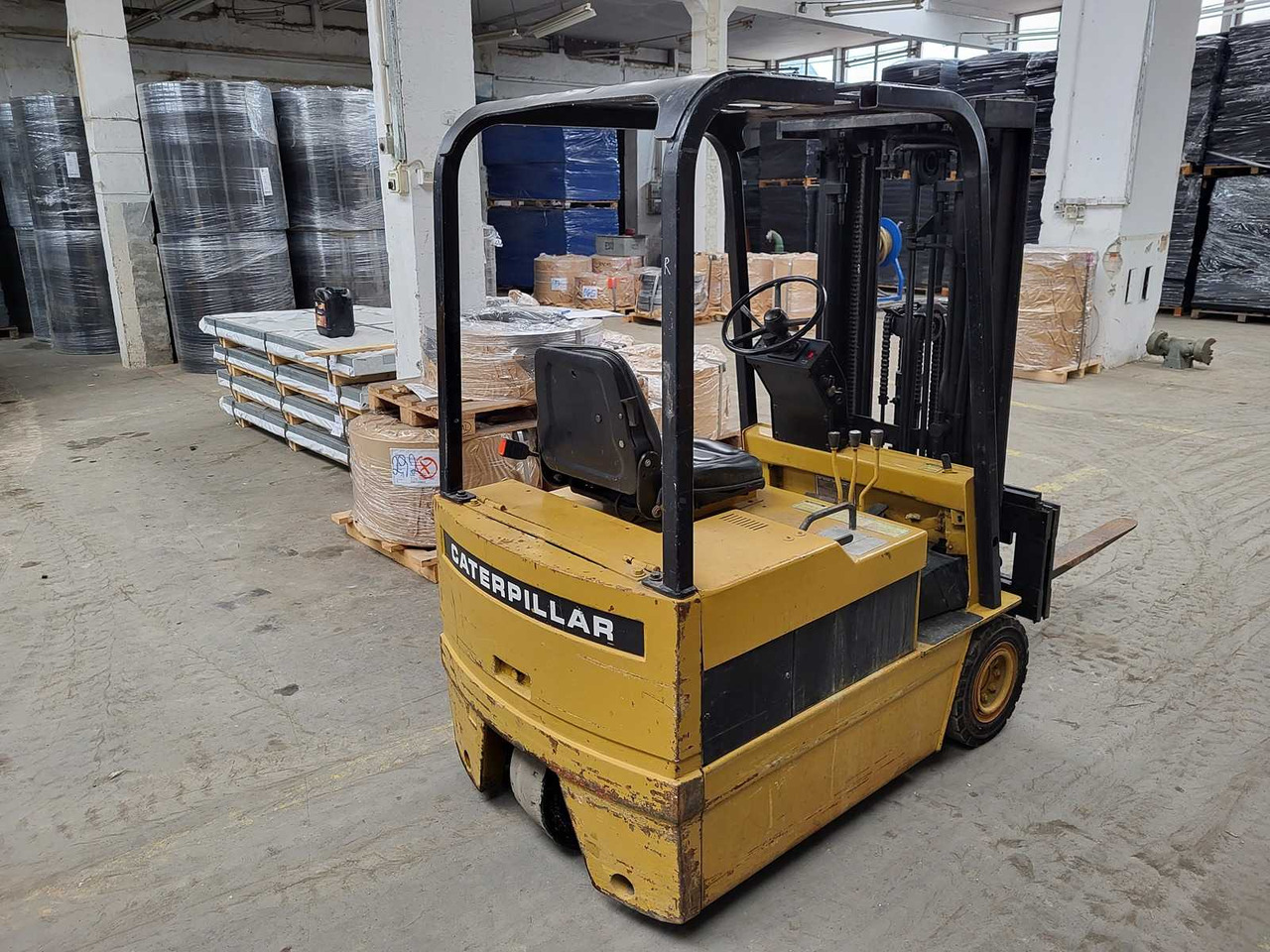 CATERPILLAR - F 30 - FORKLIFT TRUCKS - Carretilla elevadora: foto 5 CATERPILLAR - F 30 - FORKLIFT TRUCKS - Carretilla elevadora: foto 5