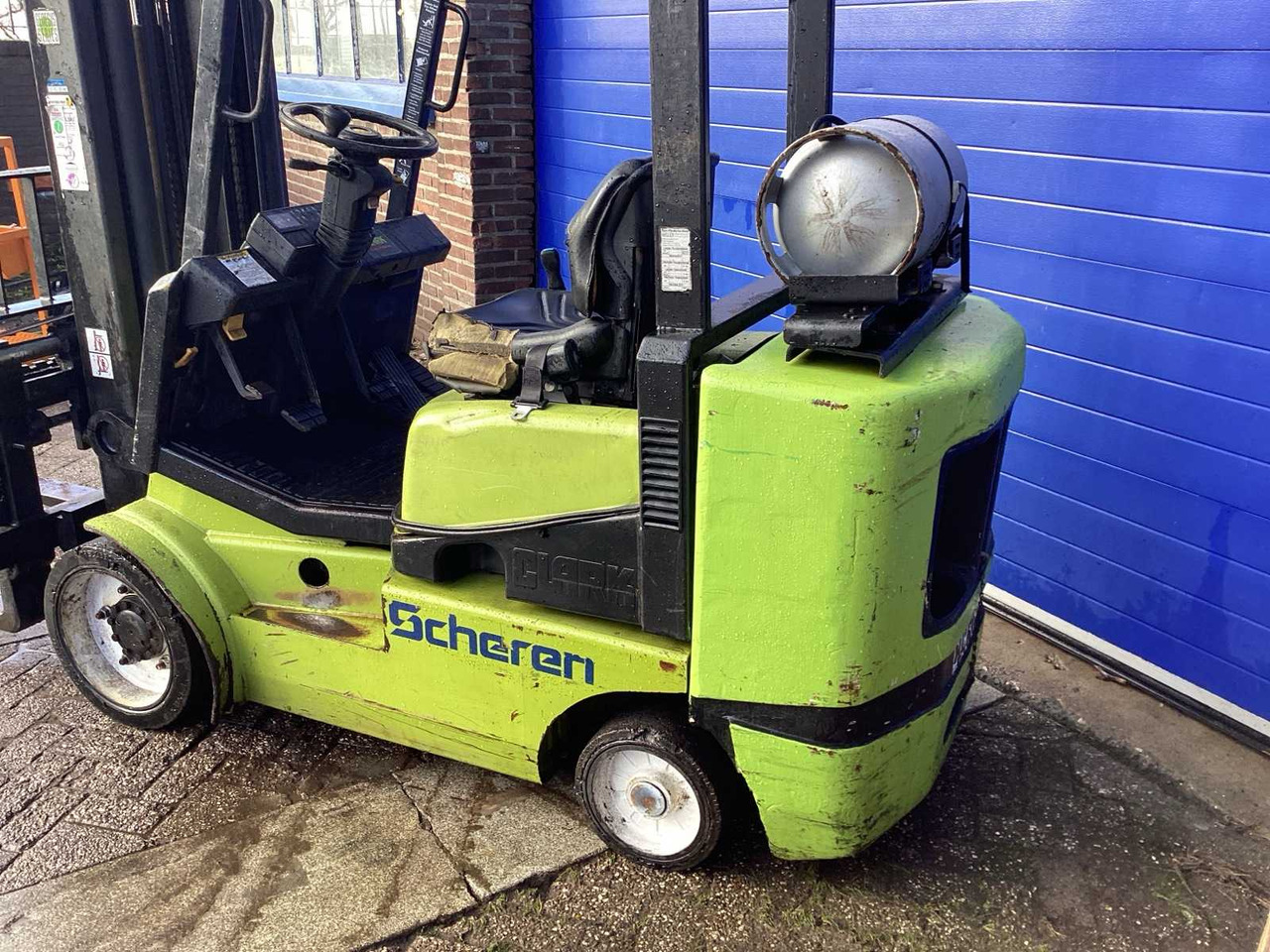 CLARK - 1999 - CGC30 - FORKLIFT 7300 MM - Carretilla elevadora: foto 4 CLARK - 1999 - CGC30 - FORKLIFT 7300 MM - Carretilla elevadora: foto 4