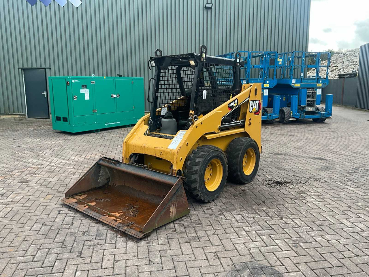 Caterpillar 216B3 - Minicargadora: foto 1 Caterpillar 216B3 - Minicargadora: foto 1