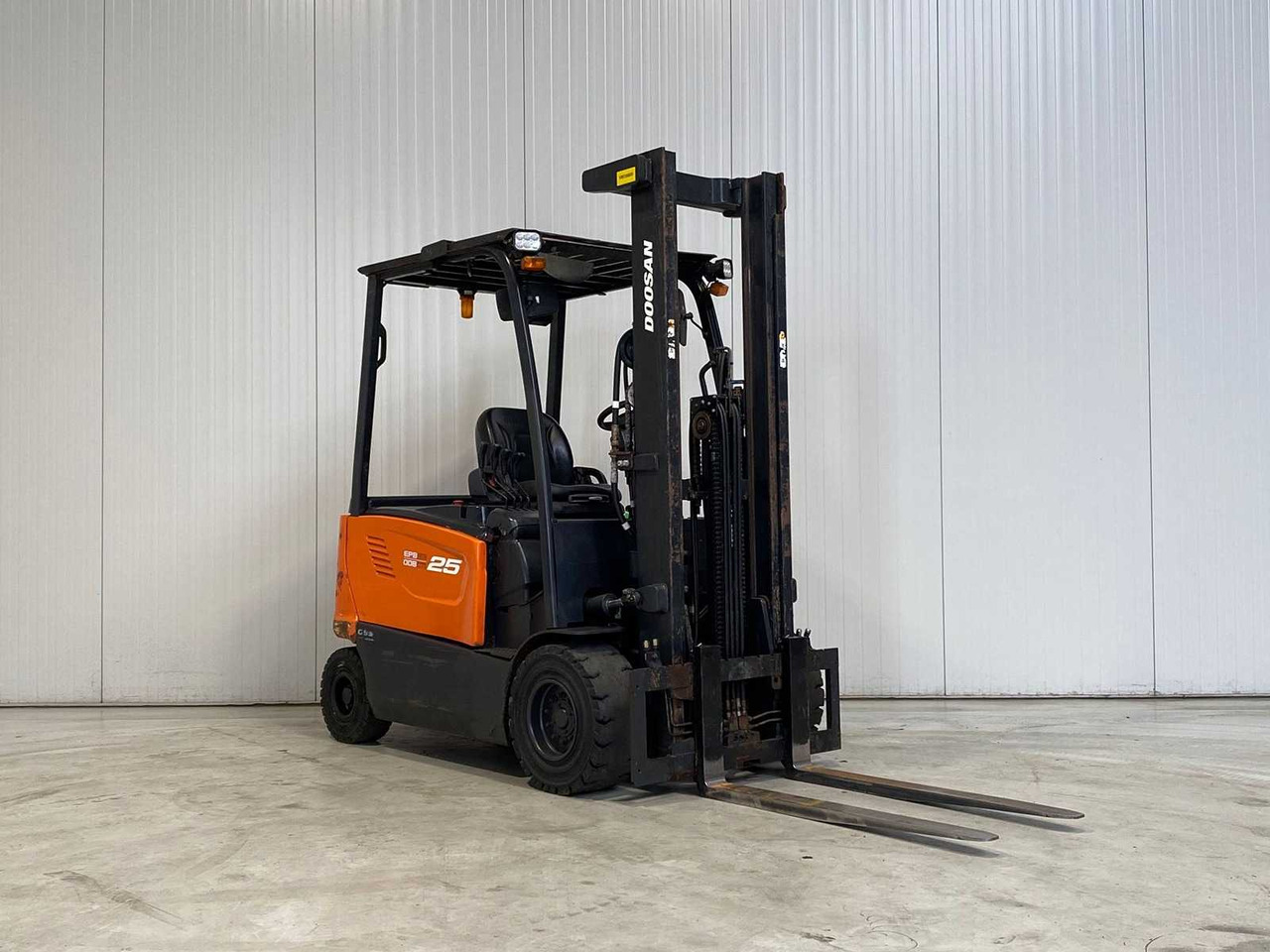 DOOSAN - 2016 - B25X-7 - FORKLIFT - Carretilla elevadora: foto 1 DOOSAN - 2016 - B25X-7 - FORKLIFT - Carretilla elevadora: foto 1