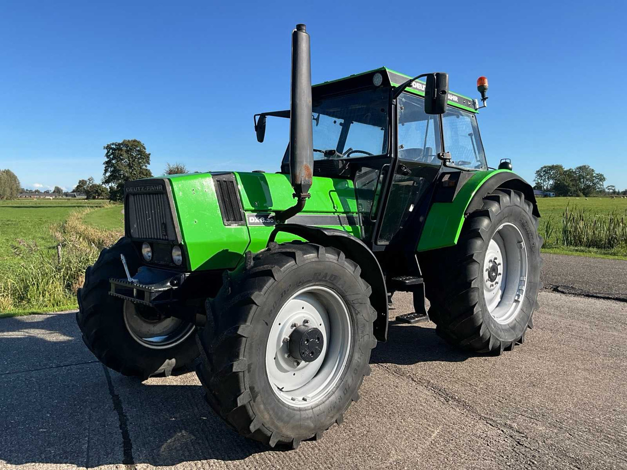 Deutz-fahr DX 6.30 - Tractor: foto 2 Deutz-fahr DX 6.30 - Tractor: foto 2