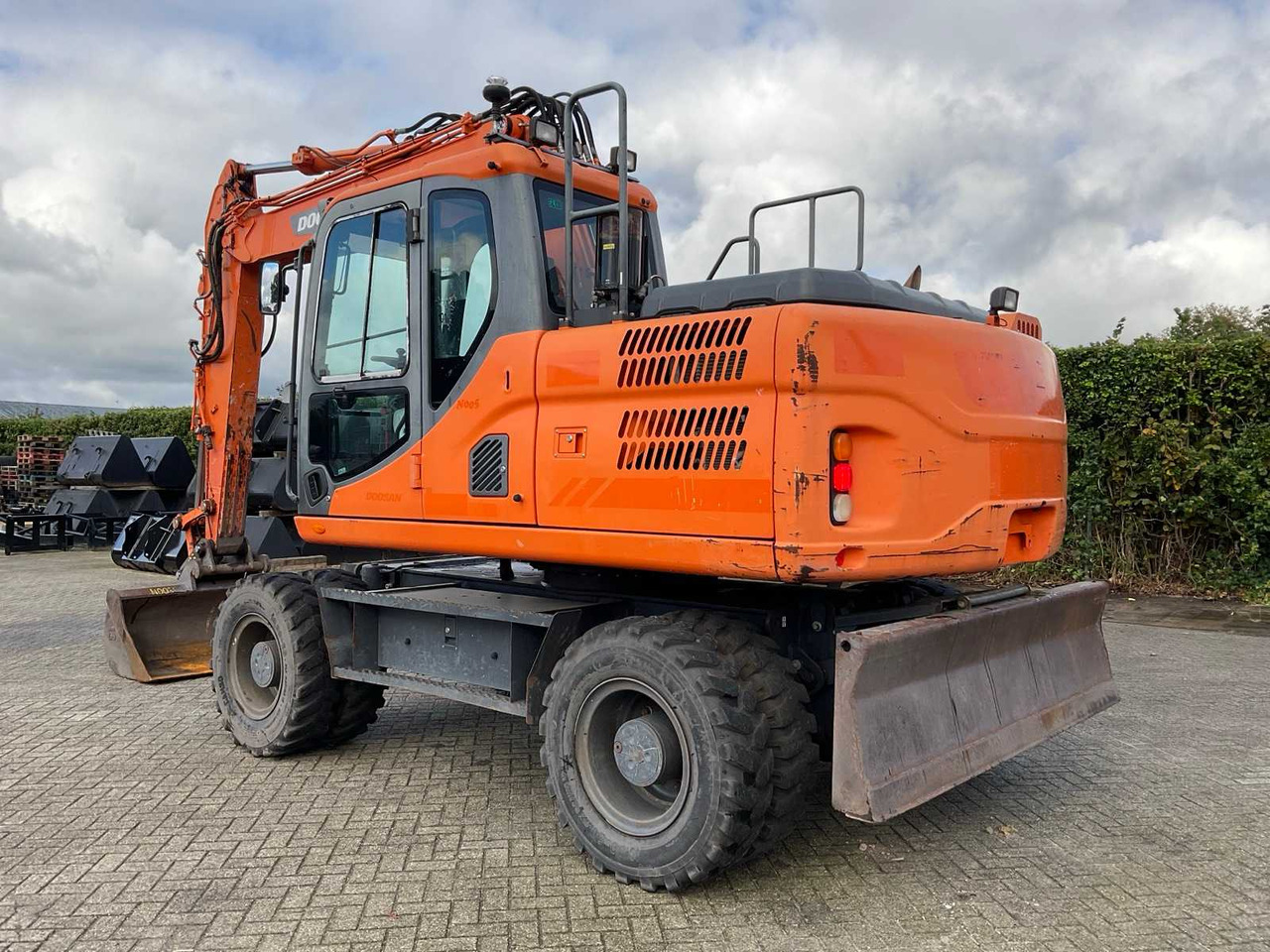 Doosan DX140W-3 - Excavadora de ruedas: foto 2 Doosan DX140W-3 - Excavadora de ruedas: foto 2