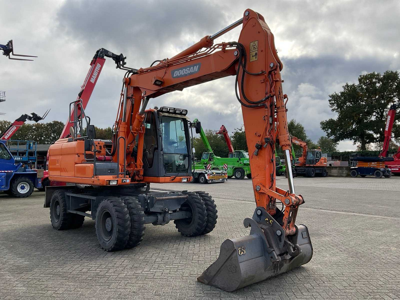 Doosan DX140W-3 - Excavadora de ruedas: foto 4 Doosan DX140W-3 - Excavadora de ruedas: foto 4