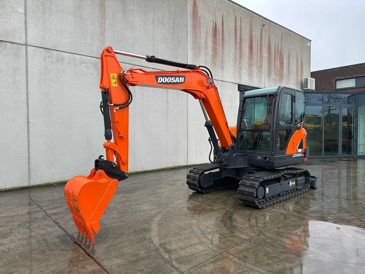 Doosan DX60-9C - Excavadora de cadenas: foto 1 Doosan DX60-9C - Excavadora de cadenas: foto 1