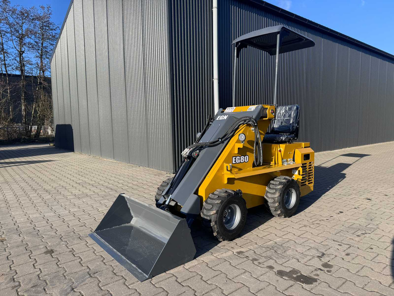 EGN EG80 MINI SHOVEL / MINI LOADER - Minicargadora de cadenas: foto 1 EGN EG80 MINI SHOVEL / MINI LOADER - Minicargadora de cadenas: foto 1