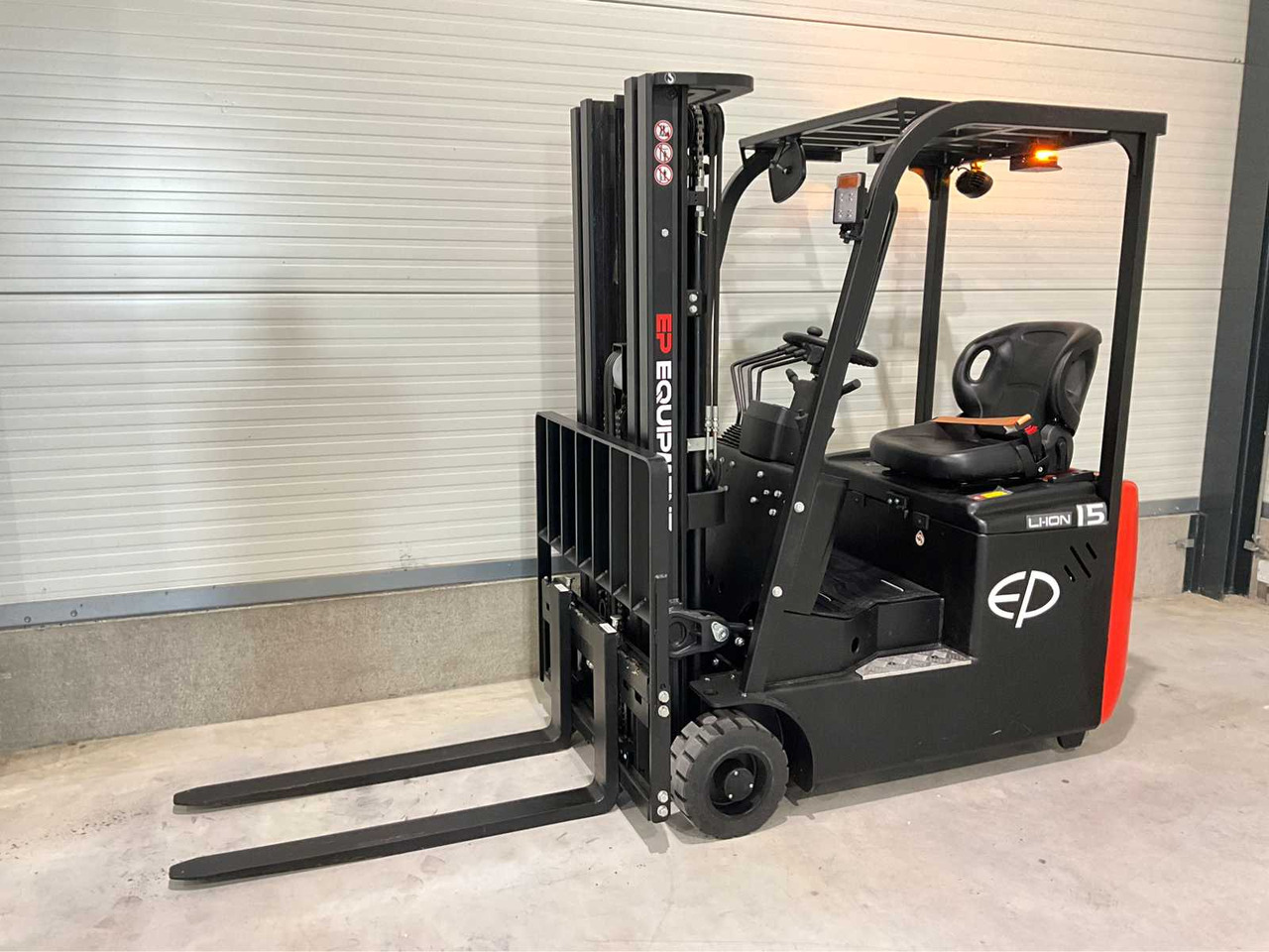 EP - 2025 - EFS 151 - FORKLIFT TRUCK - Carretilla elevadora: foto 1 EP - 2025 - EFS 151 - FORKLIFT TRUCK - Carretilla elevadora: foto 1