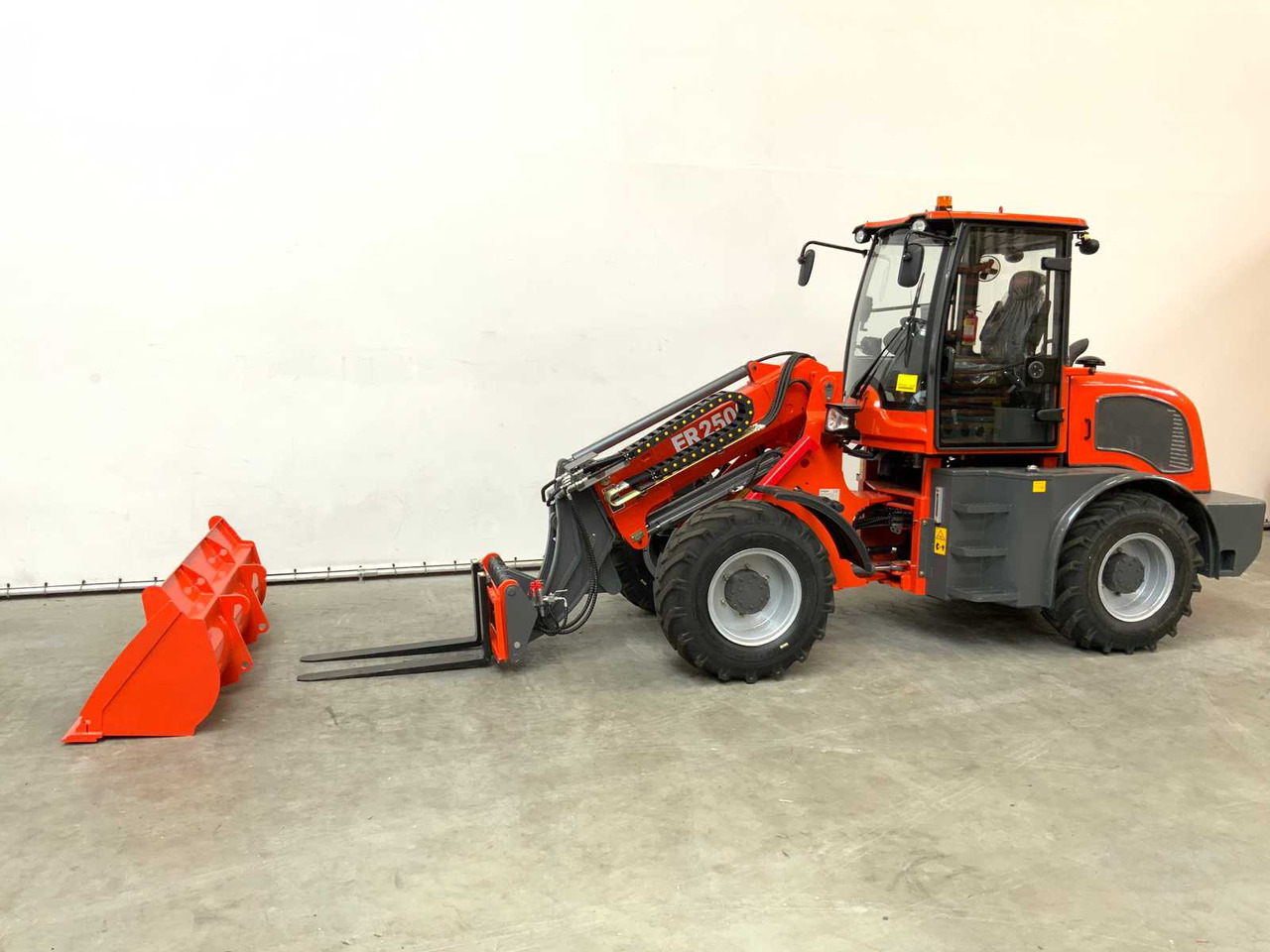 EVERUN - 2025 - ER2500 - TELESCOPIC WHEEL LOADER - Cargadora de ruedas: foto 2 EVERUN - 2025 - ER2500 - TELESCOPIC WHEEL LOADER - Cargadora de ruedas: foto 2