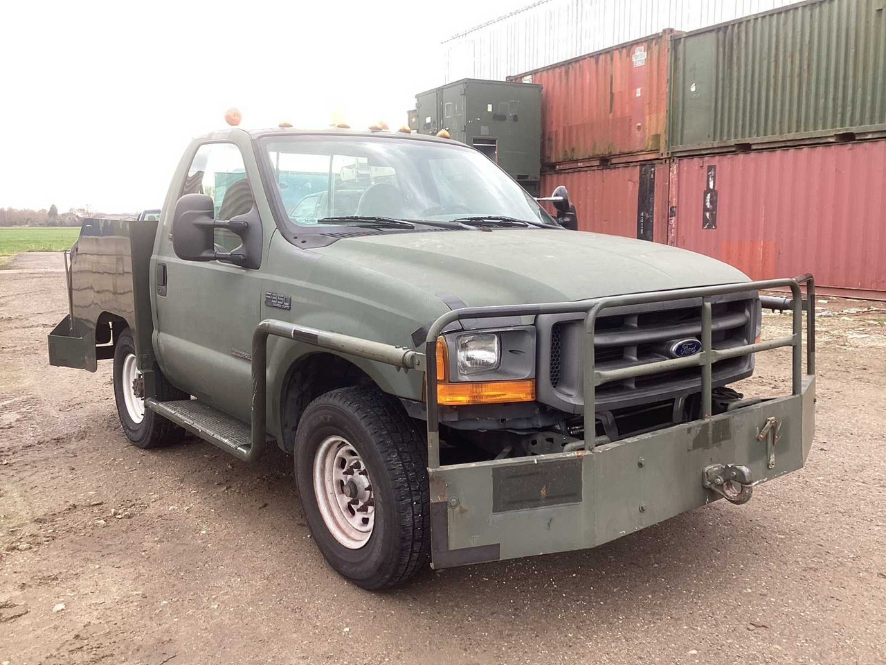 2000 FORD F 350 AIRCRAFT TUG - Furgoneta: foto 2 2000 FORD F 350 AIRCRAFT TUG - Furgoneta: foto 2