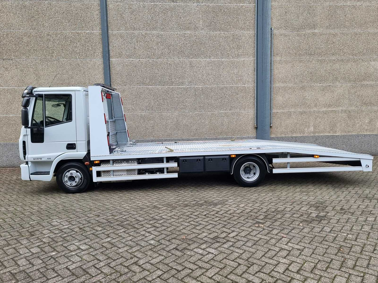 2015 IVECO EUROCARGO 80 E6 80E19 RAMP / TRUCK - Furgoneta: foto 3 2015 IVECO EUROCARGO 80 E6 80E19 RAMP / TRUCK - Furgoneta: foto 3